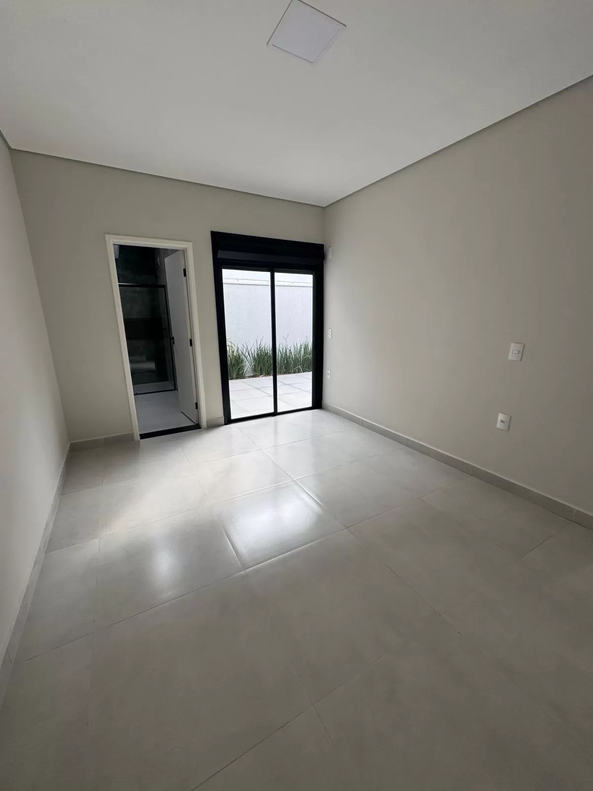 Casa Térrea à Venda com 3 dormitórios sendo 1 suíte e escritório, 140m² em Sorocaba/SP no Condomínio Reserva Ipanema