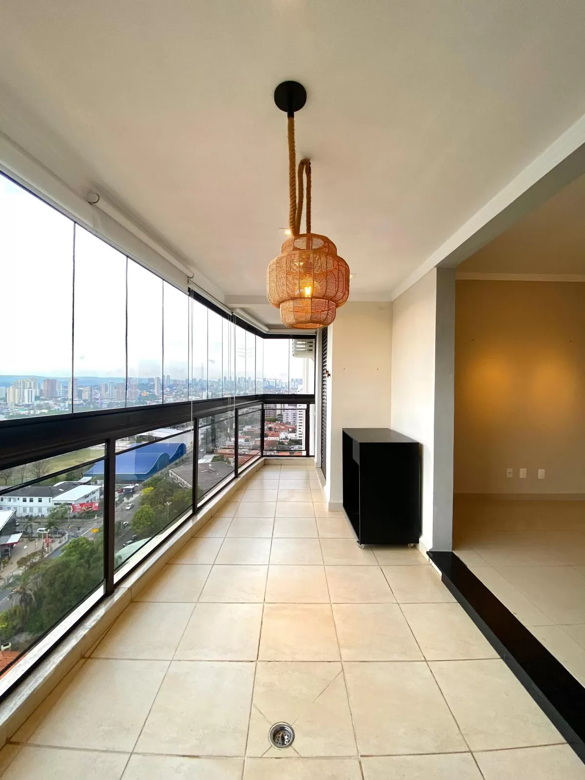 Apartamento com Vista Panorâmica à Venda com 3 dormitórios sendo 1 suíte, área gourmet com churrasqueira, 105m² em Sorocaba/SP no Condomínio Costta Blanca Residence