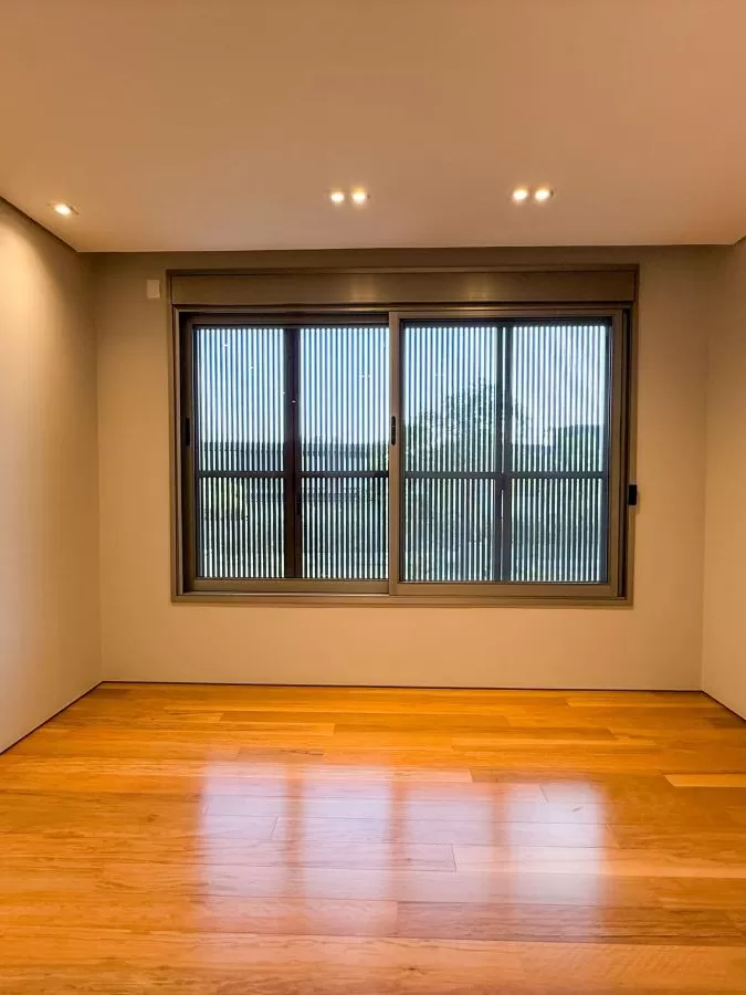 Casa Mobiliada à Venda com 4 suítes e área gourmet completa com piscina, 400m² no Condomínio Alphaville Nova Esplanada 4 em Votorantim/SP