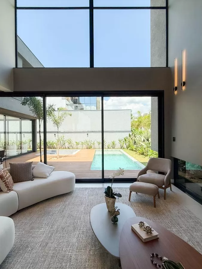 Casa de Alto Padrão à Venda com 5 suítes e área gourmet com piscina, 407m² no Condomínio Alphaville Nova Esplanada em Votorantim/SP