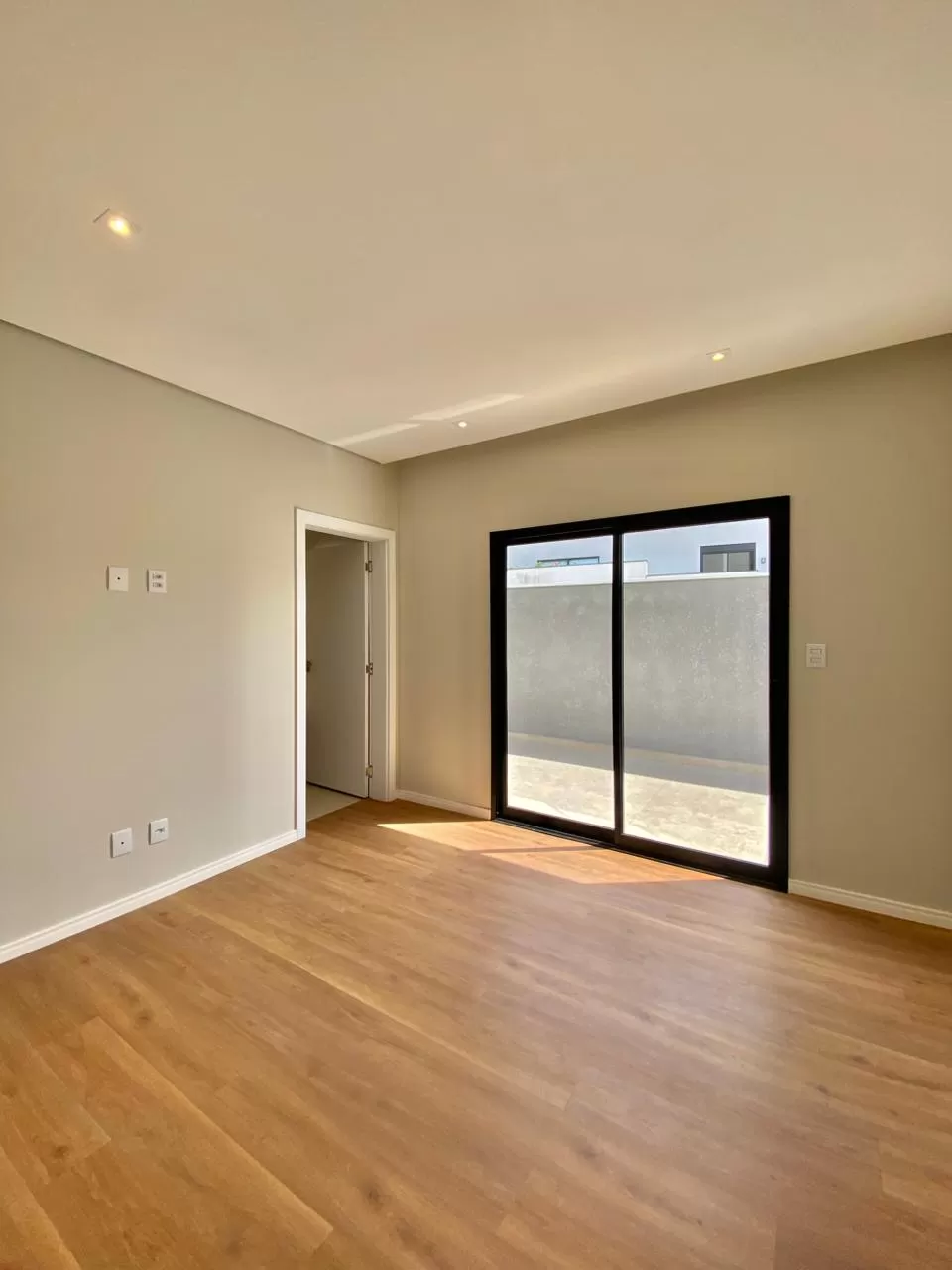 Casa de Alto Padrão à Venda com 3 suítes, piscina e sala de cinema, 287m² no Condomínio Alphaville Nova Esplanada 4 em Votorantim/SP