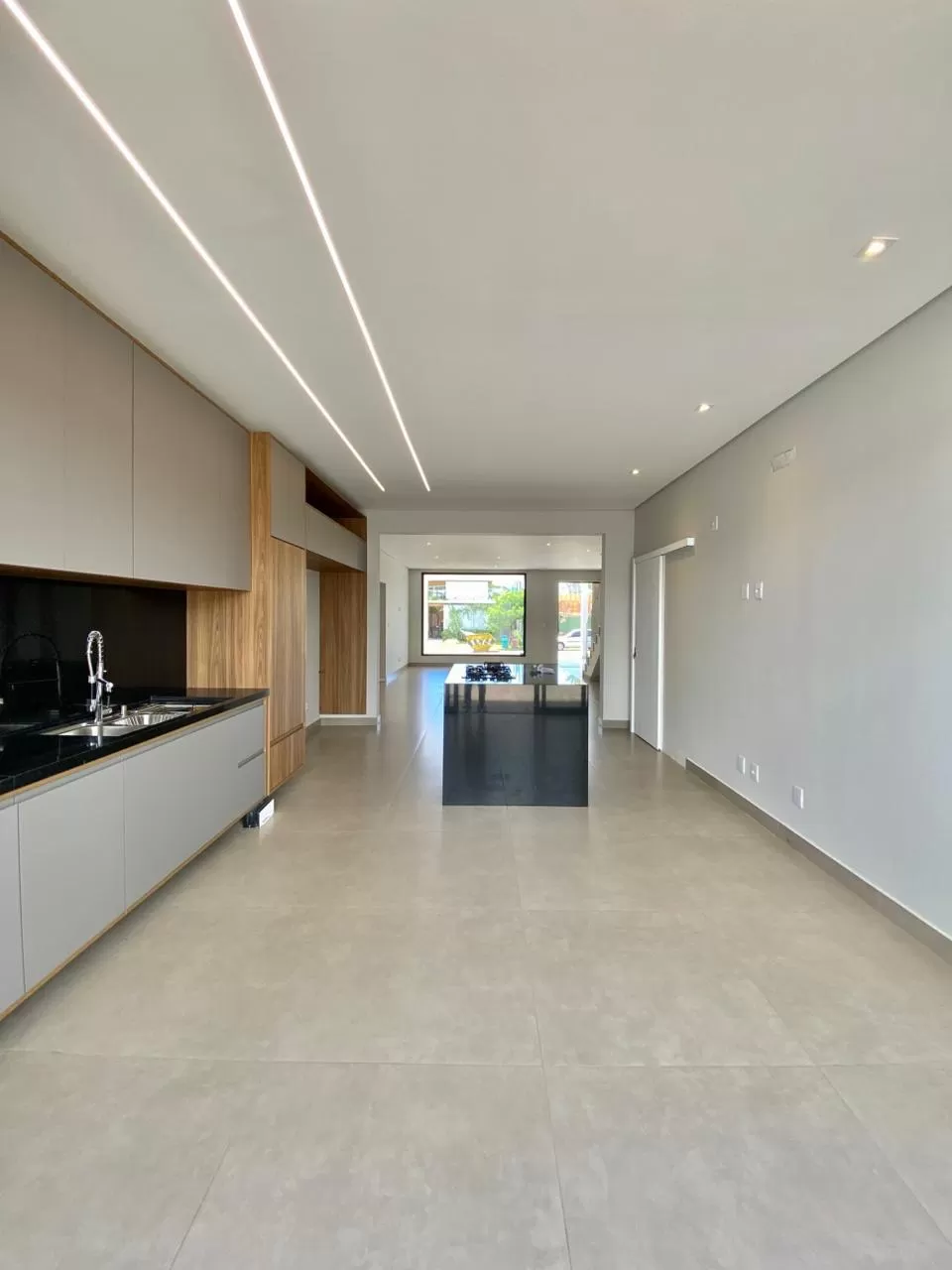 Casa de Alto Padrão à Venda com 3 suítes, piscina e sala de cinema, 287m² no Condomínio Alphaville Nova Esplanada 4 em Votorantim/SP