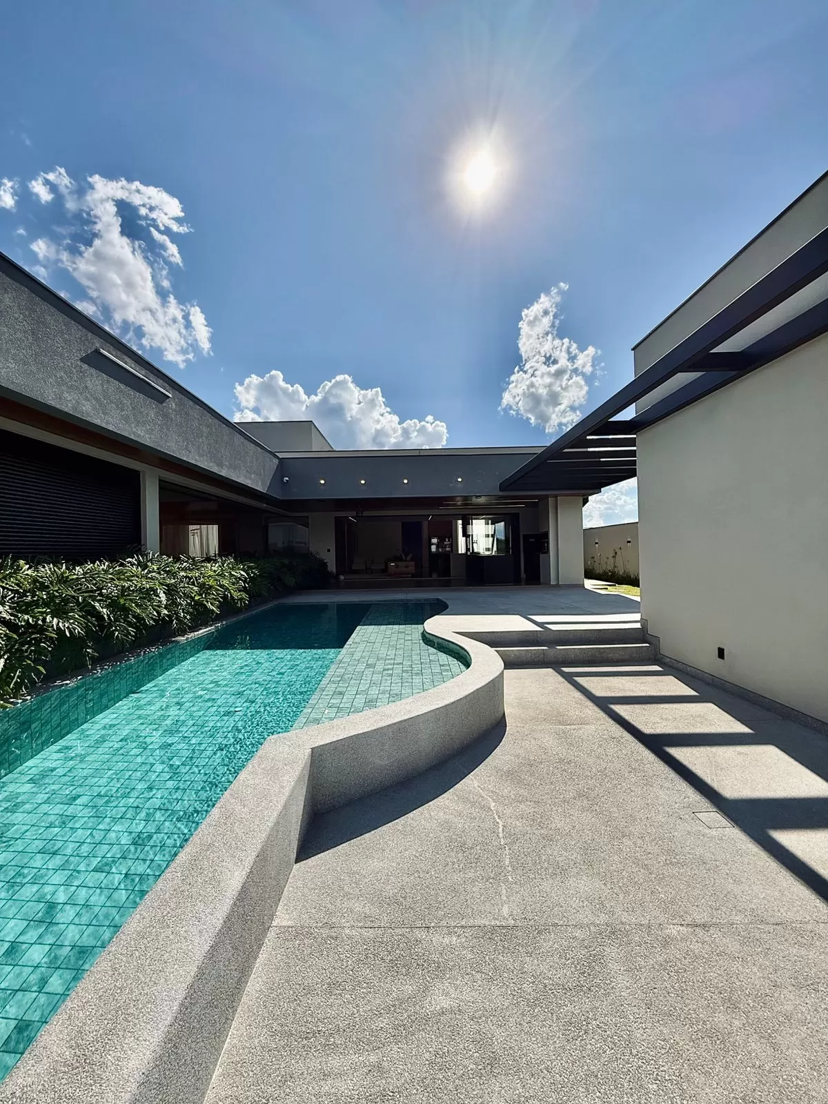 Casa Mobiliada à Venda com vista permanente para área preservada e quadra de beach tennis, 460m² no Condomínio Fazenda Jequitibá em Sorocaba/SP