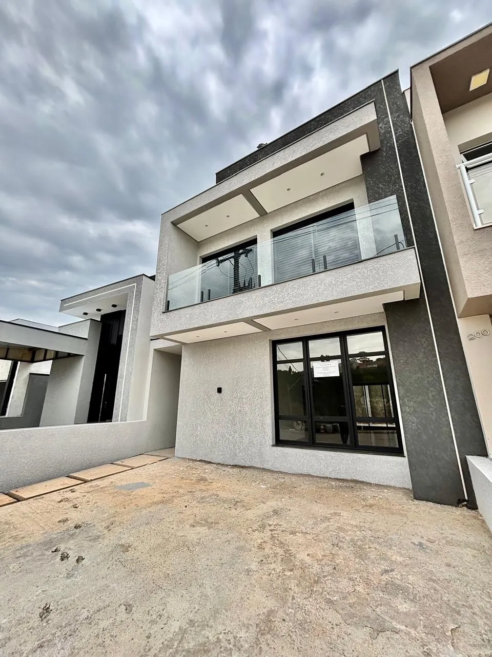 Sobrado à Venda com 3 dormitórios e área gourmet com churrasqueira, 140m² no Condomínio Vale Azul em Votorantim/SP