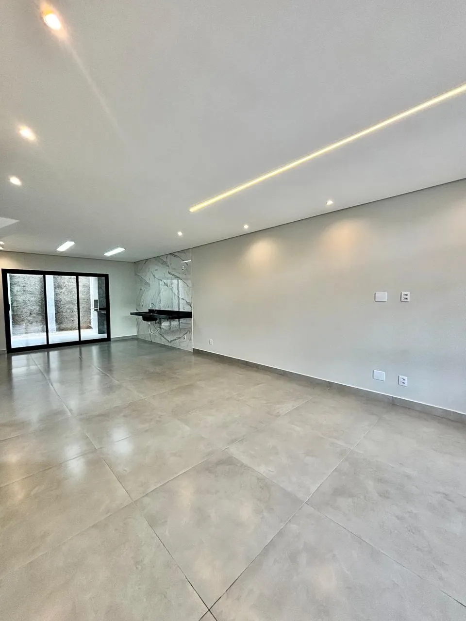 Sobrado à Venda com 3 dormitórios e área gourmet com churrasqueira, 140m² no Condomínio Vale Azul em Votorantim/SP