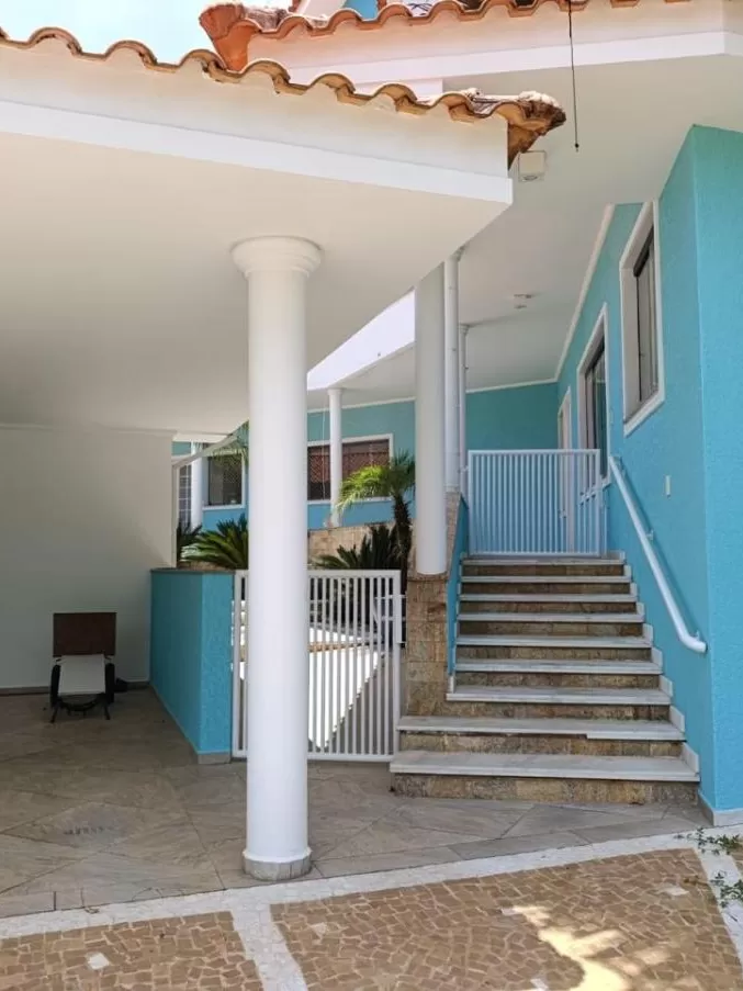 Casa à Venda e Locação com 3 suítes, sala de TV, escritório, academia e gourmet com piscina, 498m² no Condomínio Village Saint Claire em Sorocaba/SP