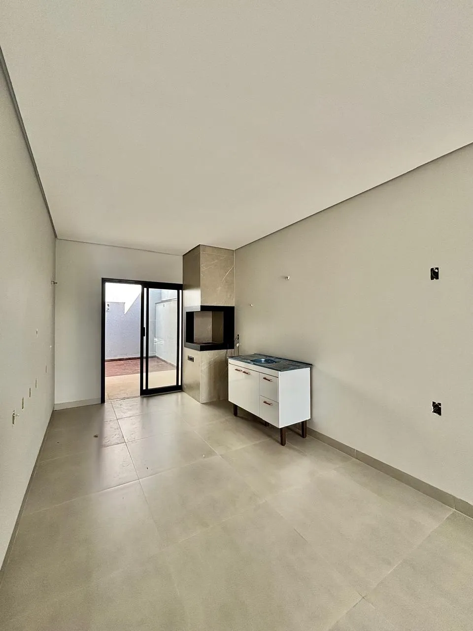 Casa Térrea à Venda com 3 dormitórios e quintal nos fundos, 99m² no Condomínio Vale Azul em Votorantim/SP