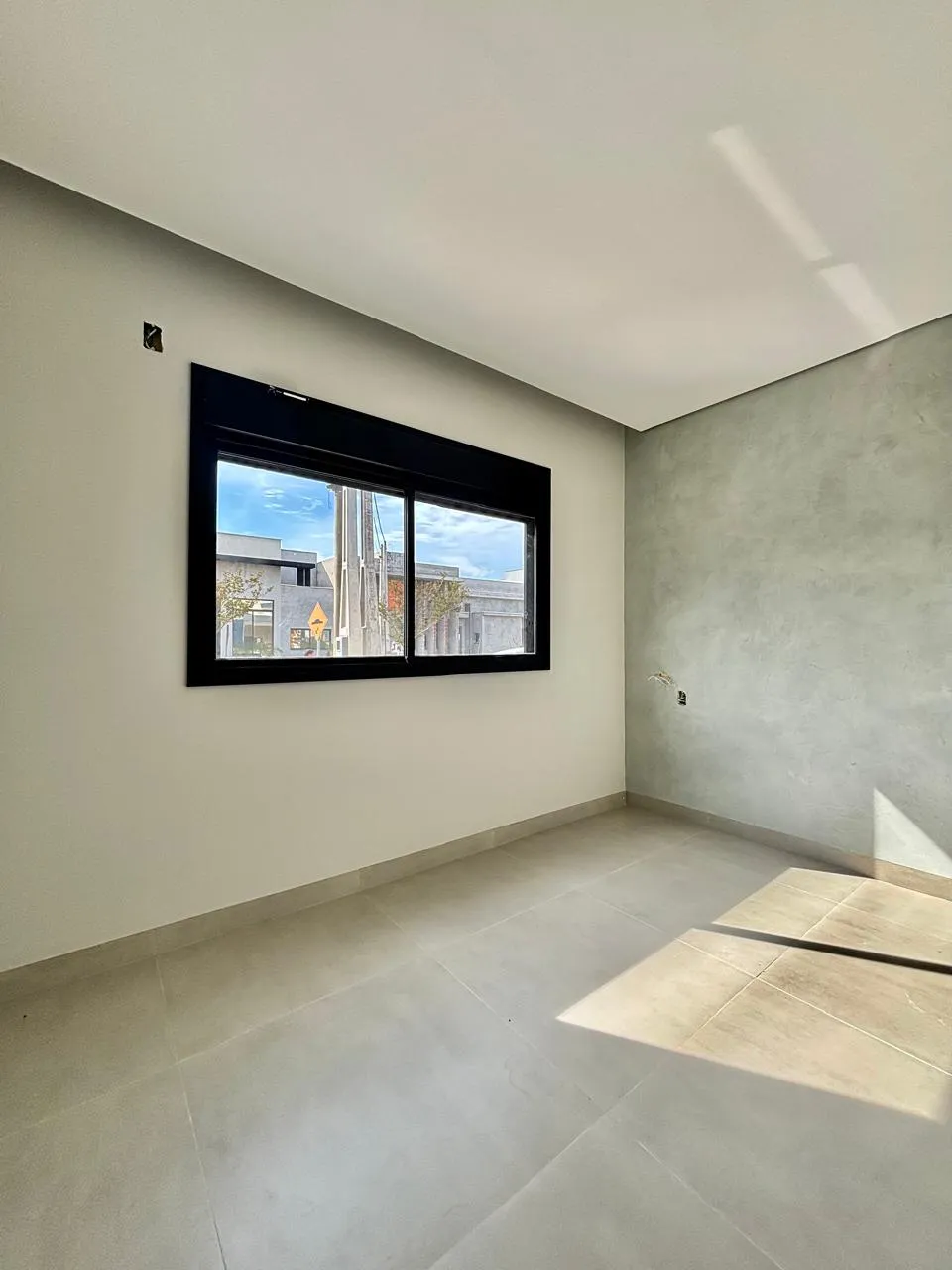 Casa Térrea à Venda com 3 dormitórios e quintal nos fundos, 99m² no Condomínio Vale Azul em Votorantim/SP