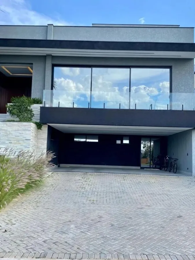 Casa à Venda Mobiliada com 3 suítes, piscina incrível e vista para área preservada, 330m² no Condomínio Alphaville Nova Esplanada 1 em Votorantim/SP 