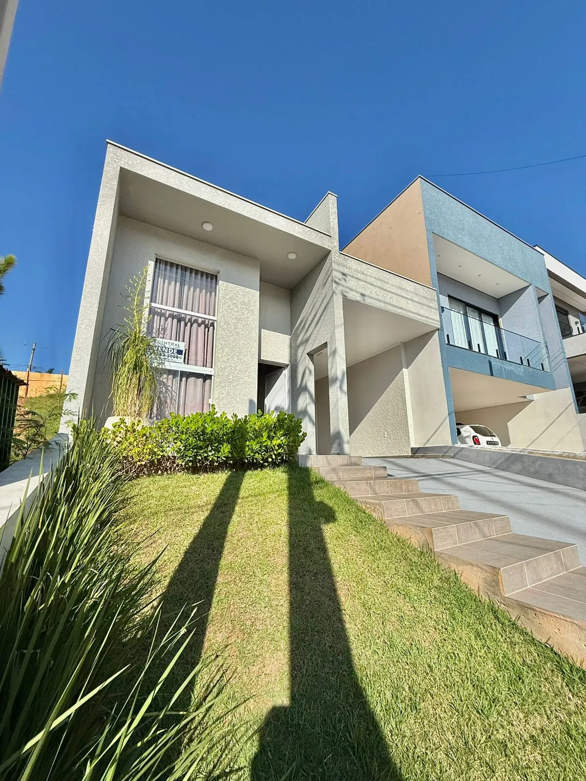 Casa Térrea à Venda com 2 dormitórios, área social integrada e quintal amplo no Condomínio Vale Azul em Votorantim/SP