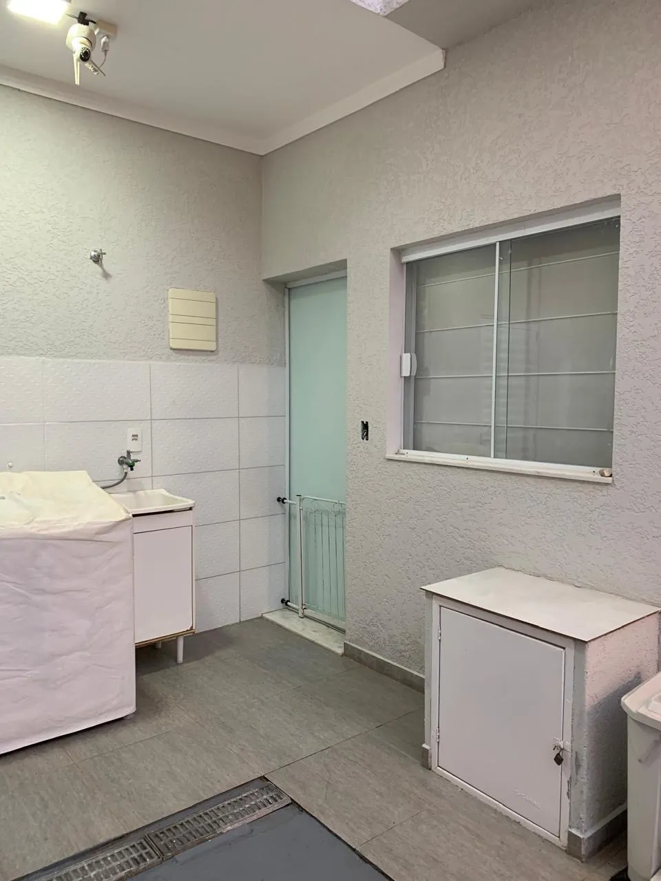 Casa Térrea à Venda com 2 dormitórios, área social integrada e quintal amplo no Condomínio Vale Azul em Votorantim/SP