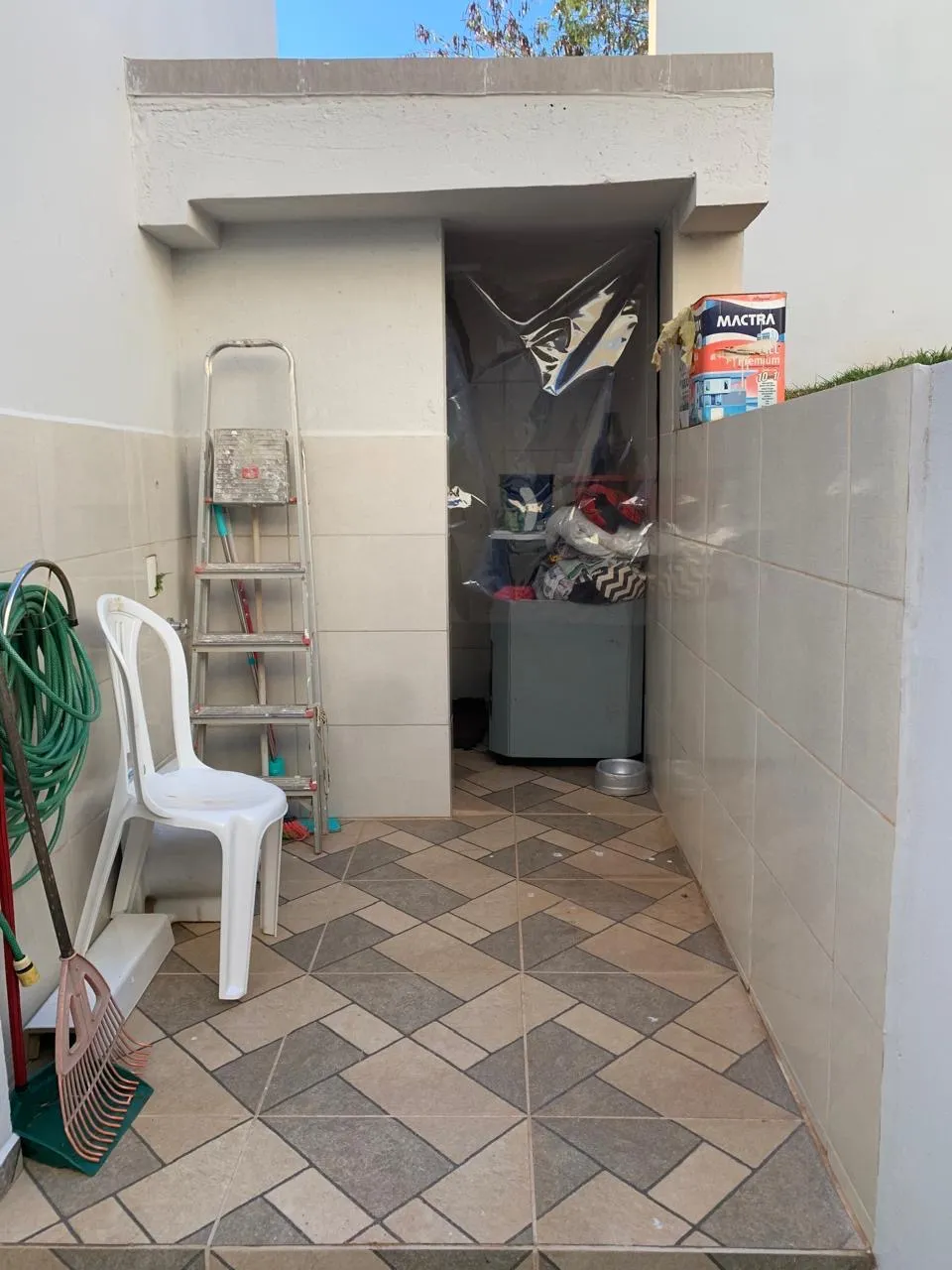 Casa Térrea à Venda com 2 dormitórios, área social integrada e quintal amplo no Condomínio Vale Azul em Votorantim/SP