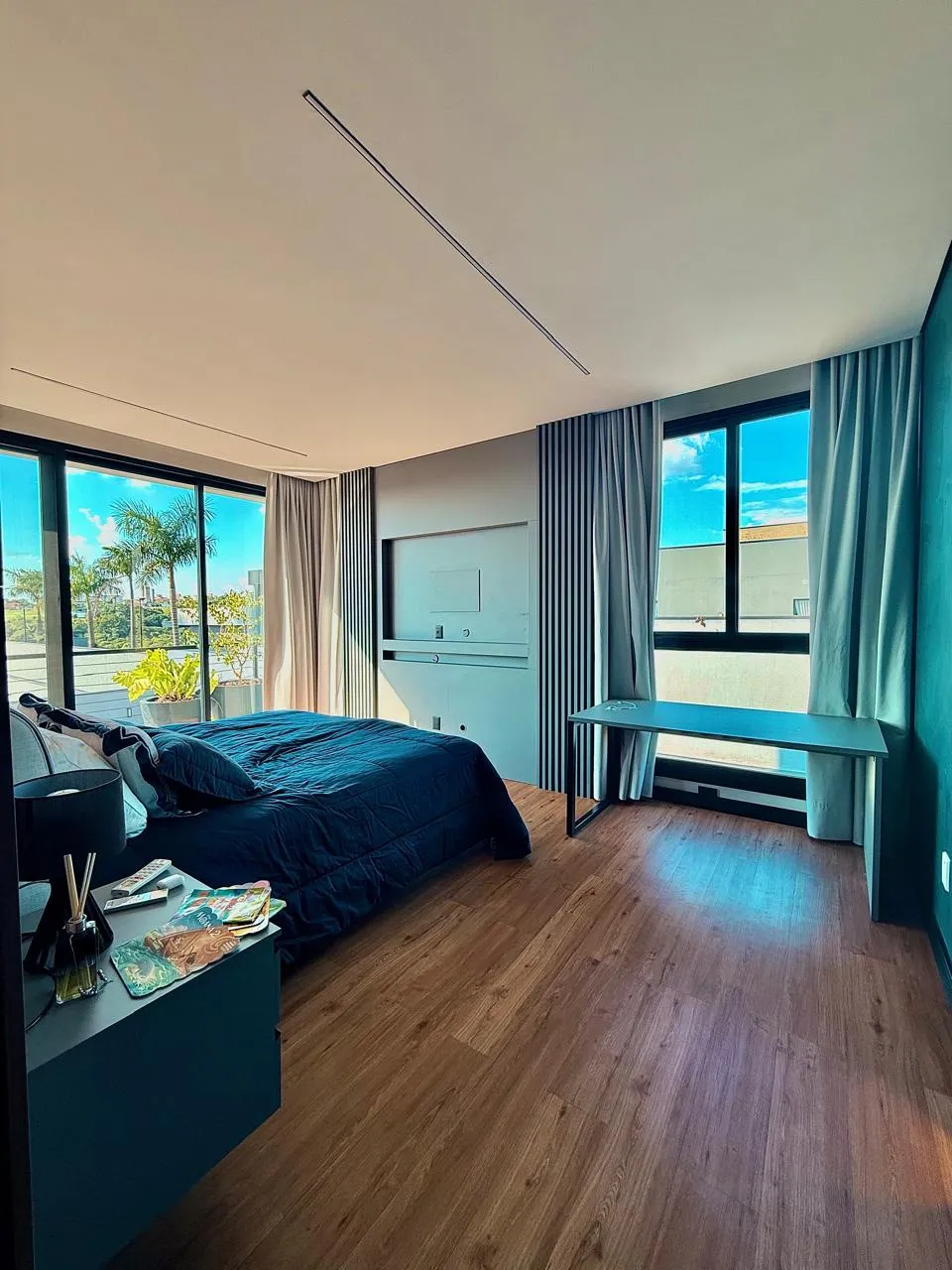 Sobrado à Venda com 4 suítes, ampla área gourmet com piscina e quadra de areia, 540m² no Condomínio Saint Patrick em Sorocaba/SP
