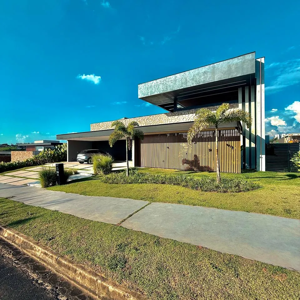 Sobrado à Venda com 4 suítes, ampla área gourmet com piscina e quadra de areia, 540m² no Condomínio Saint Patrick em Sorocaba/SP