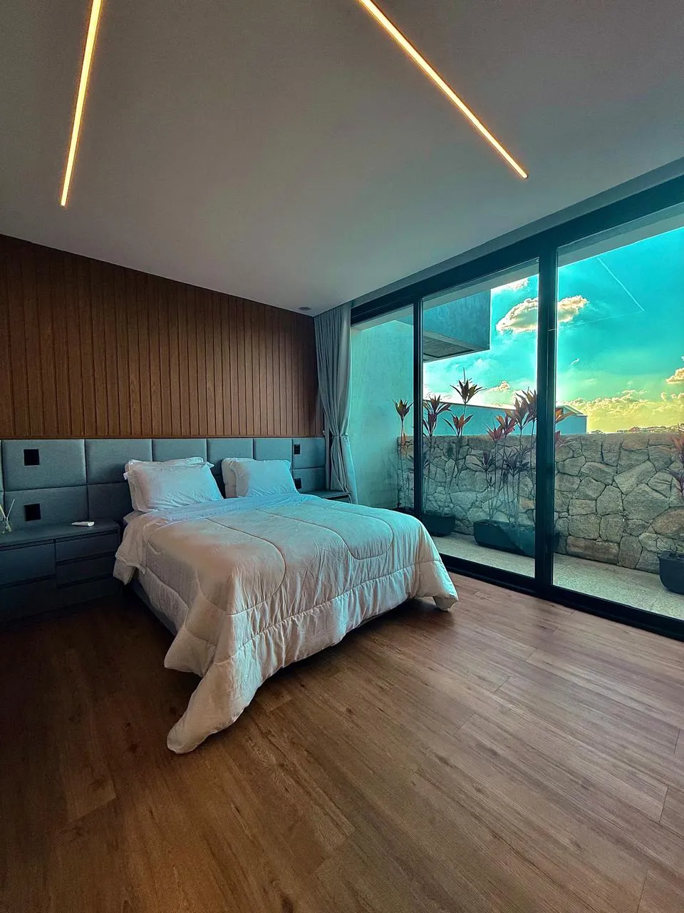 Sobrado à Venda com 4 suítes, ampla área gourmet com piscina e quadra de areia, 540m² no Condomínio Saint Patrick em Sorocaba/SP