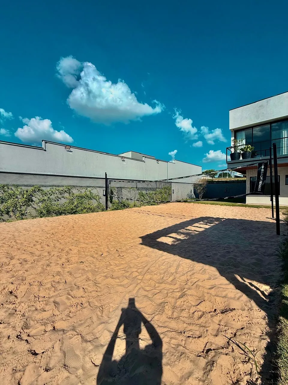 Sobrado à Venda com 4 suítes, ampla área gourmet com piscina e quadra de areia, 540m² no Condomínio Saint Patrick em Sorocaba/SP