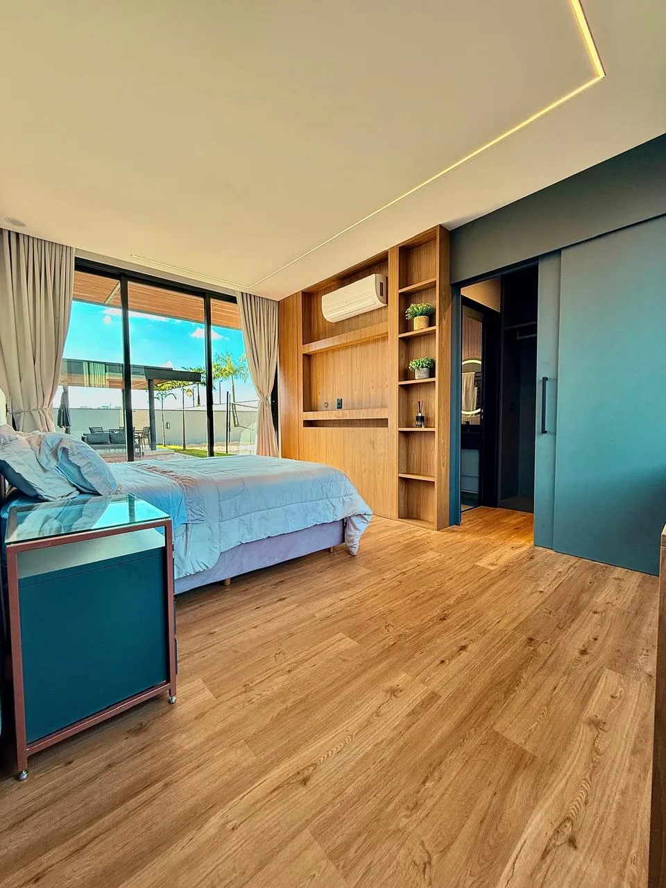 Sobrado à Venda com 4 suítes, ampla área gourmet com piscina e quadra de areia, 540m² no Condomínio Saint Patrick em Sorocaba/SP