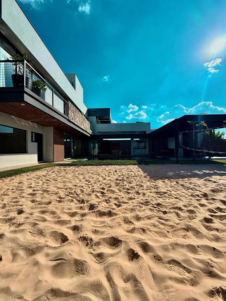 Sobrado à Venda com 4 suítes, ampla área gourmet com piscina e quadra de areia, 540m² no Condomínio Saint Patrick em Sorocaba/SP