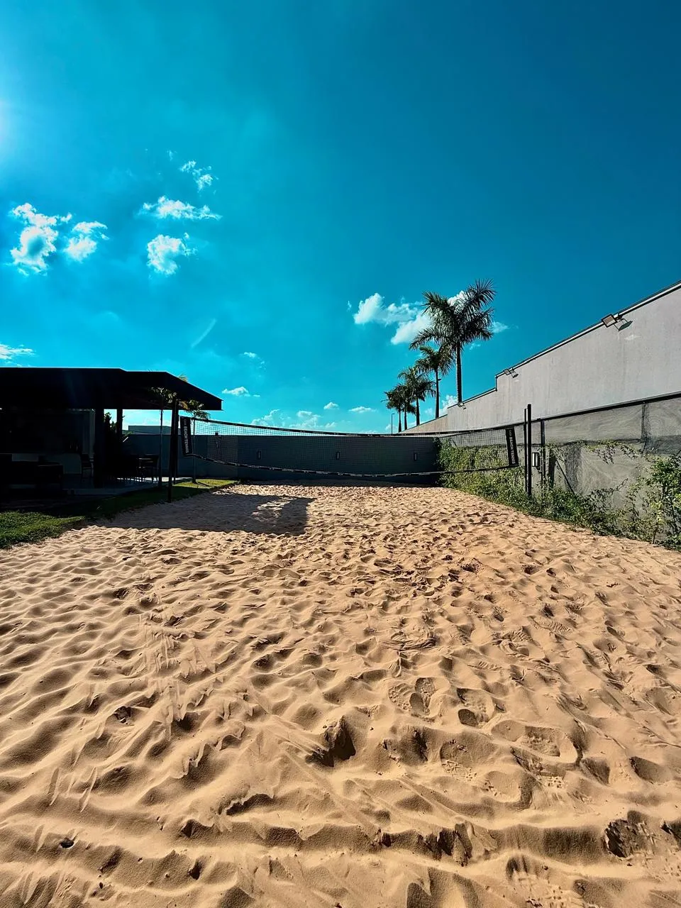 Sobrado à Venda com 4 suítes, ampla área gourmet com piscina e quadra de areia, 540m² no Condomínio Saint Patrick em Sorocaba/SP