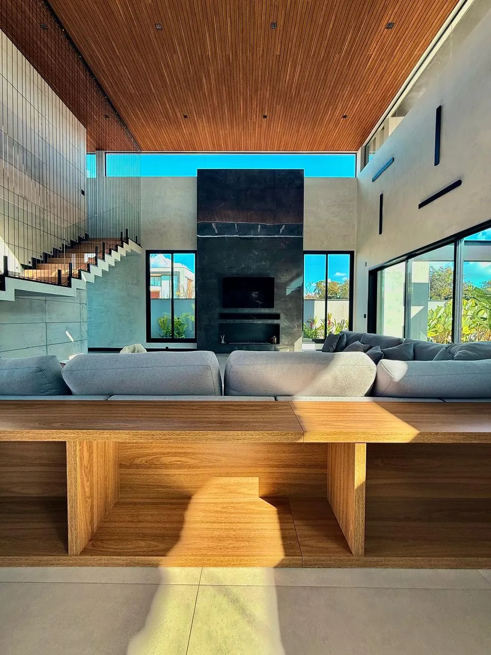 Sobrado à Venda com 4 suítes, ampla área gourmet com piscina e quadra de areia, 540m² no Condomínio Saint Patrick em Sorocaba/SP
