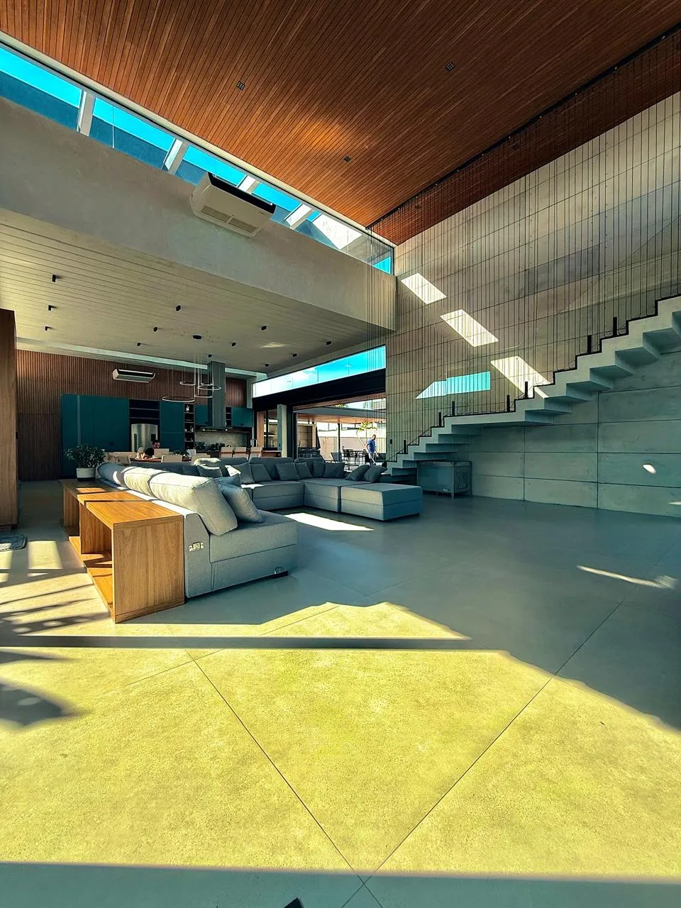 Sobrado à Venda com 4 suítes, ampla área gourmet com piscina e quadra de areia, 540m² no Condomínio Saint Patrick em Sorocaba/SP