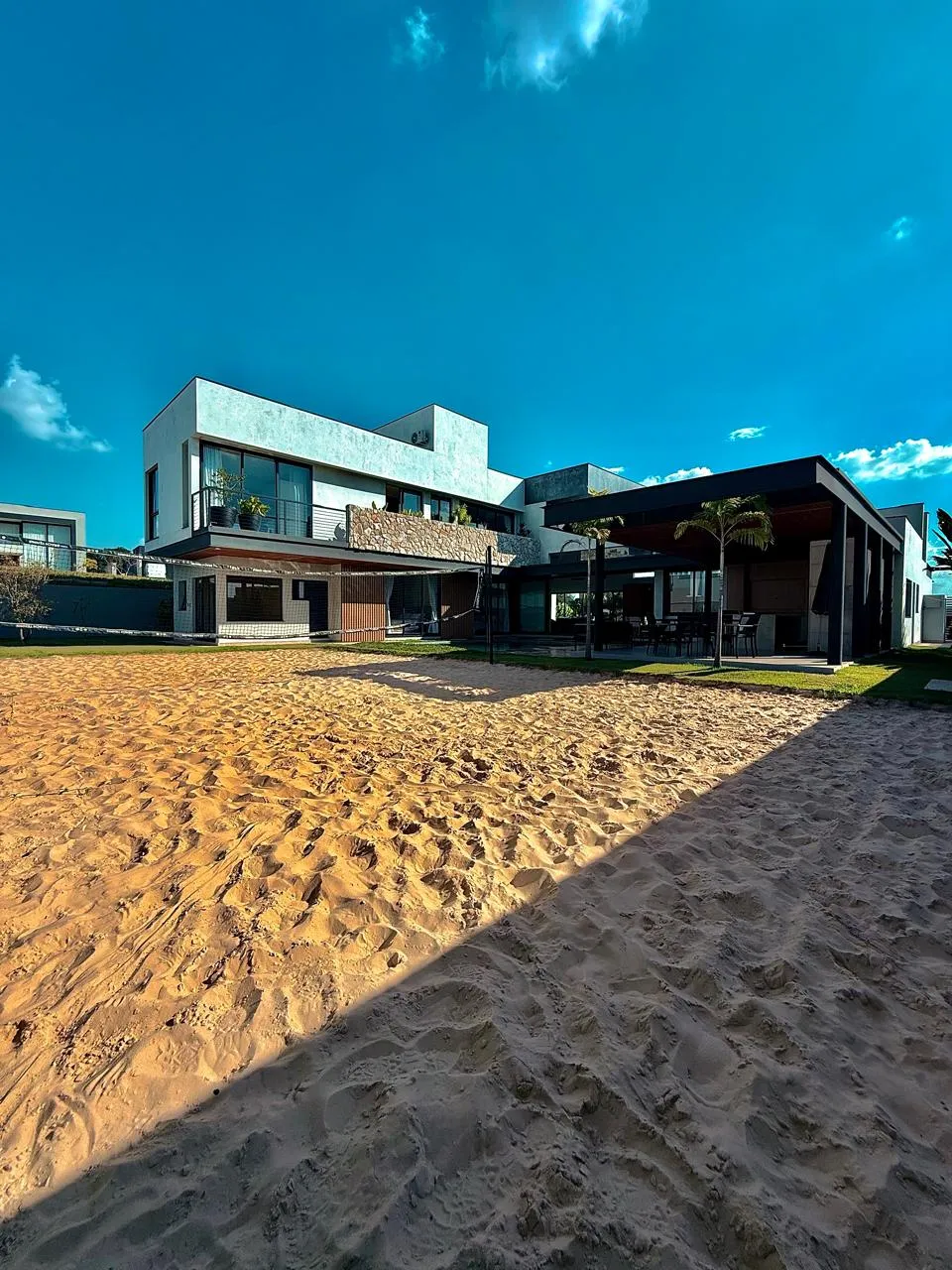 Sobrado à Venda com 4 suítes, ampla área gourmet com piscina e quadra de areia, 540m² no Condomínio Saint Patrick em Sorocaba/SP
