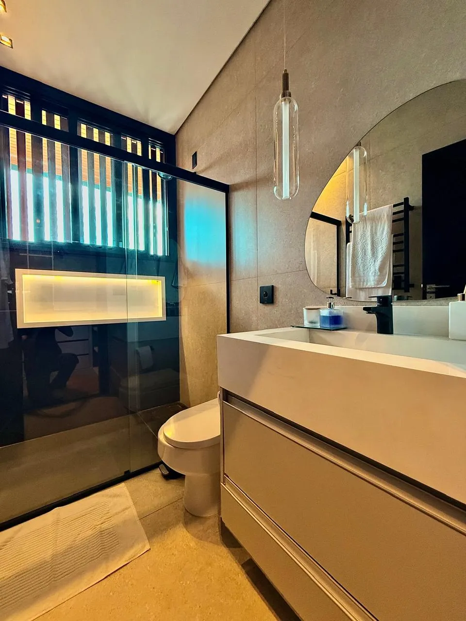Sobrado à Venda com 4 suítes, ampla área gourmet com piscina e quadra de areia, 540m² no Condomínio Saint Patrick em Sorocaba/SP