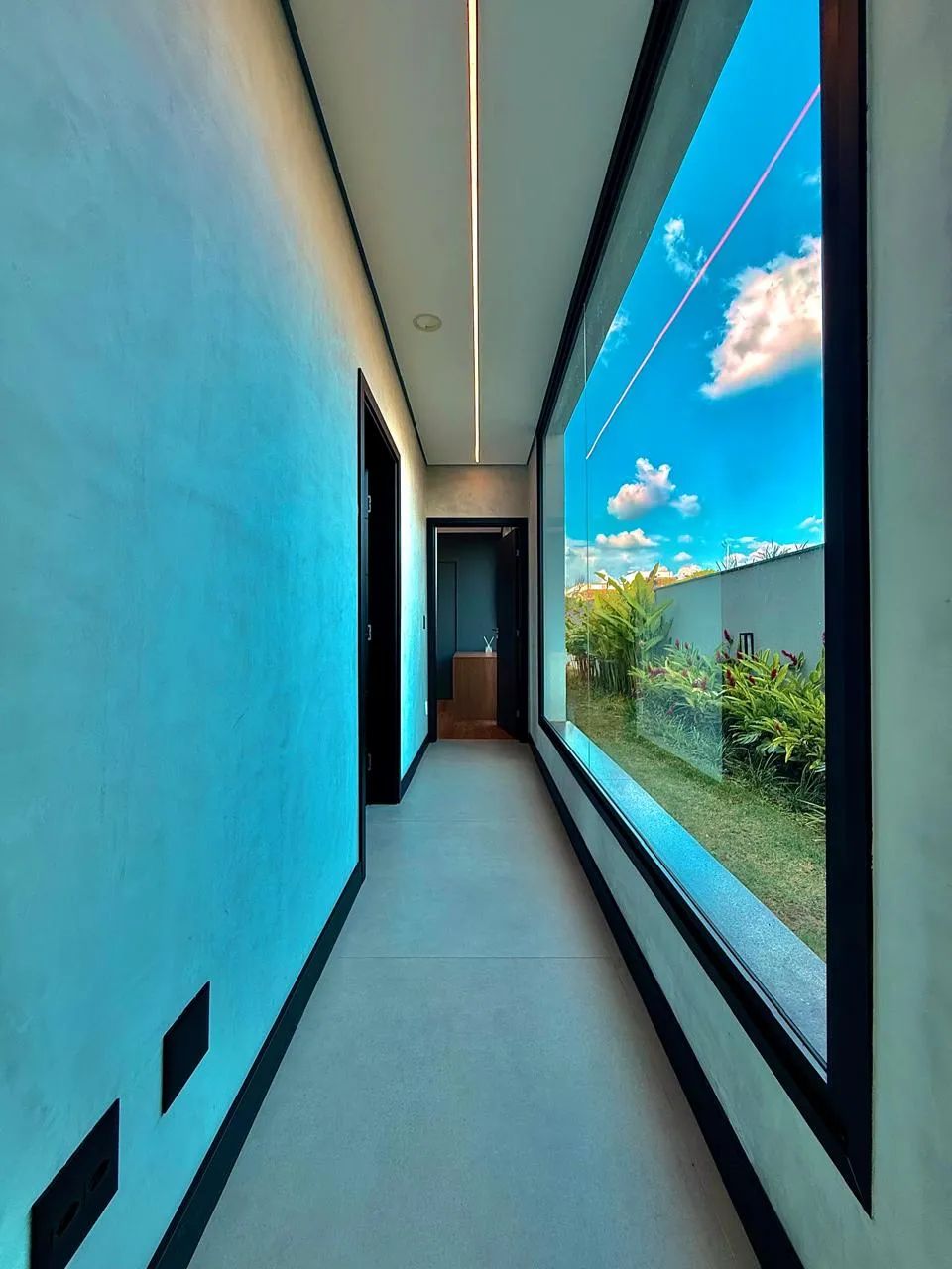 Sobrado à Venda com 4 suítes, ampla área gourmet com piscina e quadra de areia, 540m² no Condomínio Saint Patrick em Sorocaba/SP