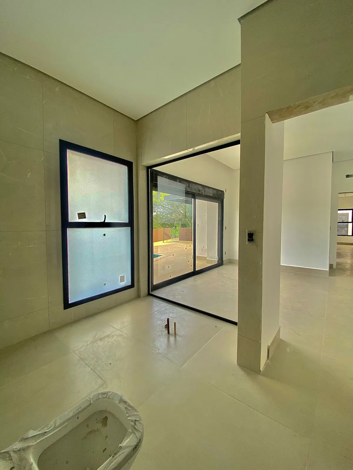 Casa de Alto Padrão à Venda com 3 suítes sendo 1 master e piscina com vista para área preservada, 256m² no Condomínio Renaissance em Sorocaba/SP