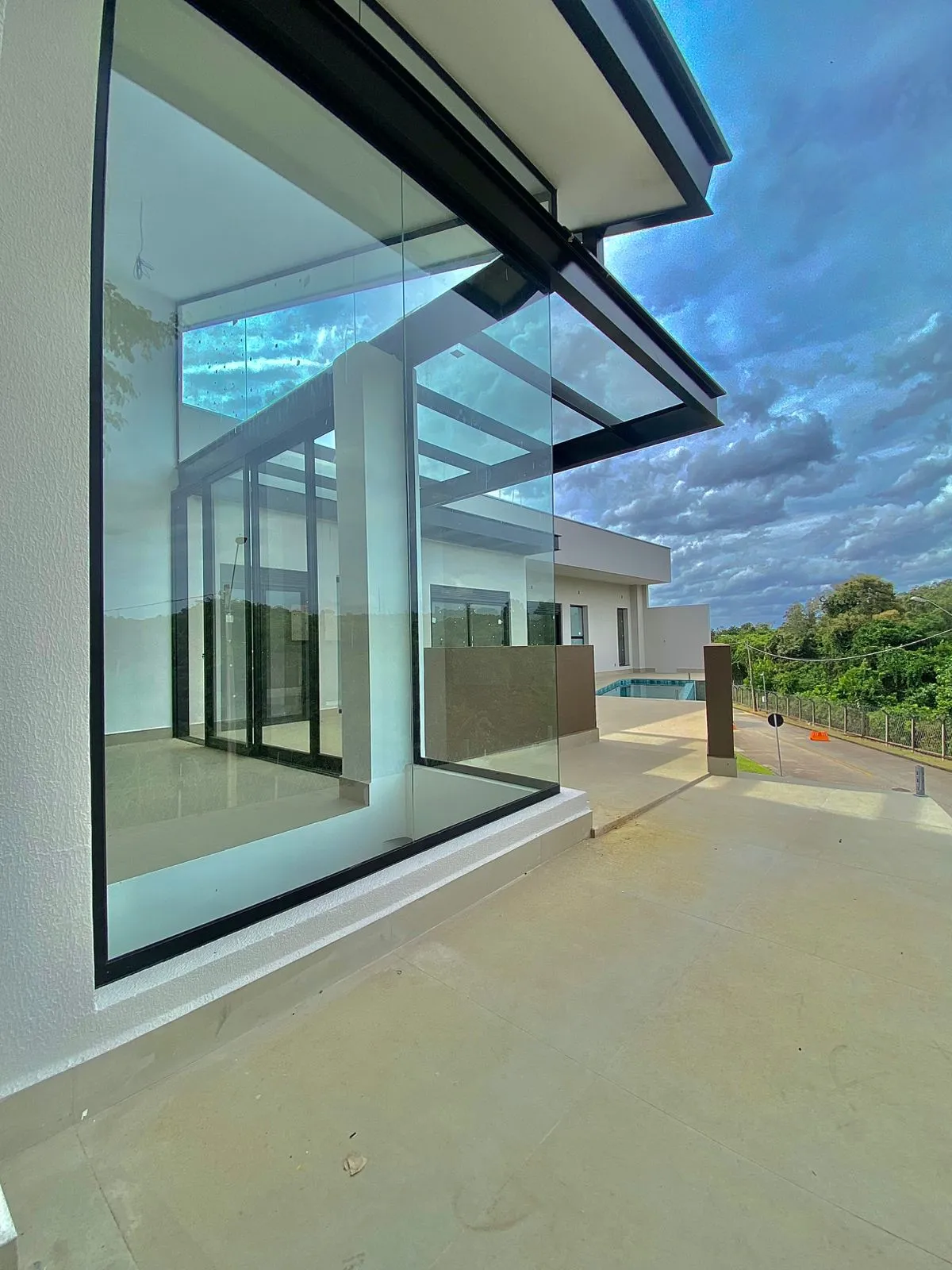 Casa de Alto Padrão à Venda com 3 suítes sendo 1 master e piscina com vista para área preservada, 256m² no Condomínio Renaissance em Sorocaba/SP