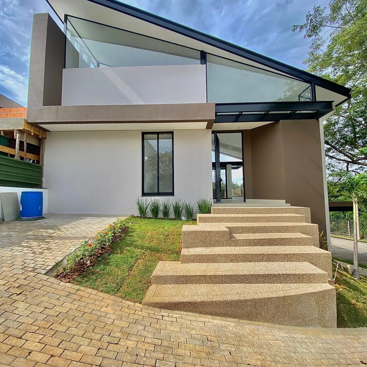 Casa de Alto Padrão à Venda com 3 suítes sendo 1 master e piscina com vista para área preservada, 256m² no Condomínio Renaissance em Sorocaba/SP