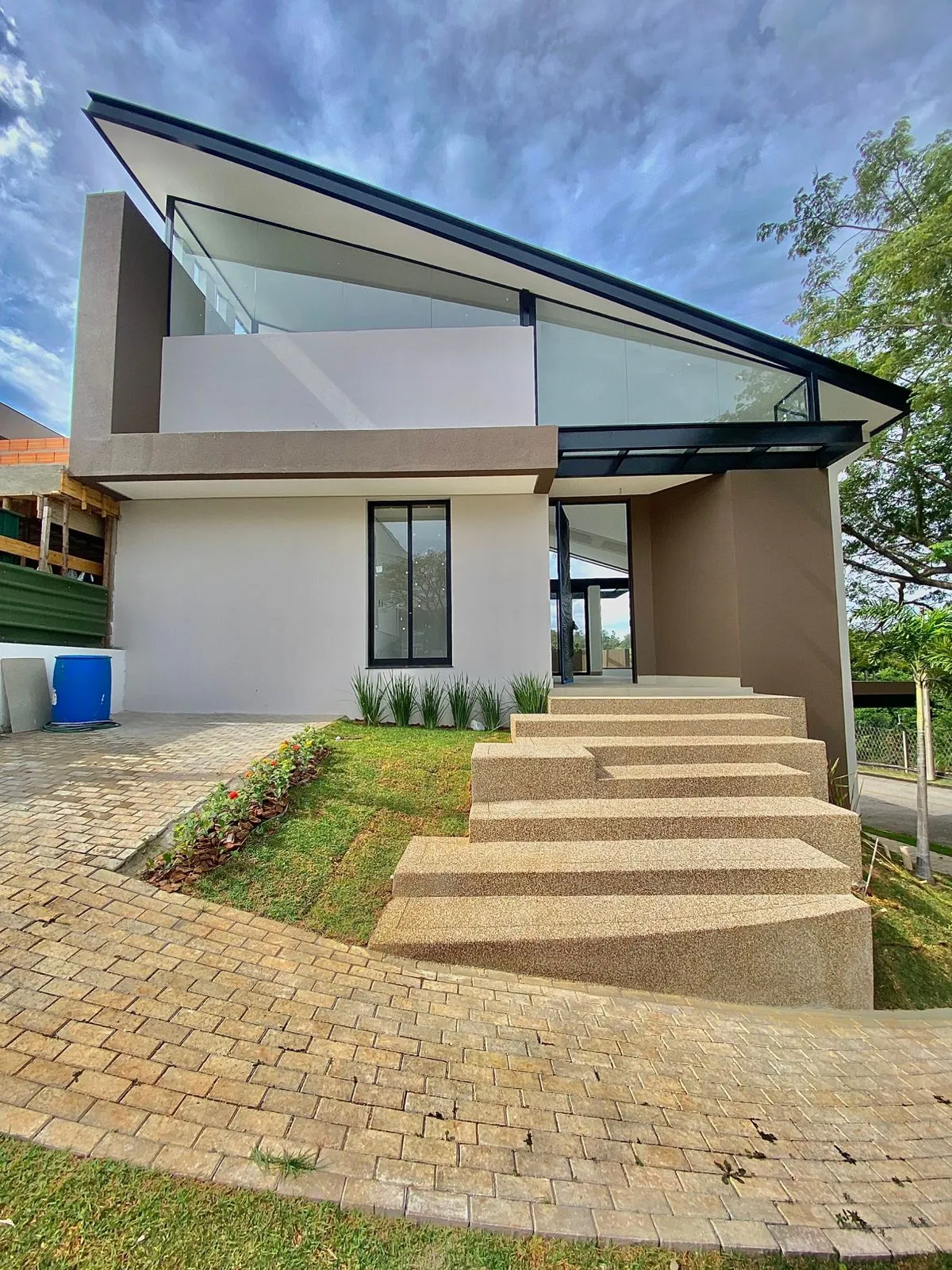 Casa de Alto Padrão à Venda com 3 suítes sendo 1 master e piscina com vista para área preservada, 256m² no Condomínio Renaissance em Sorocaba/SP