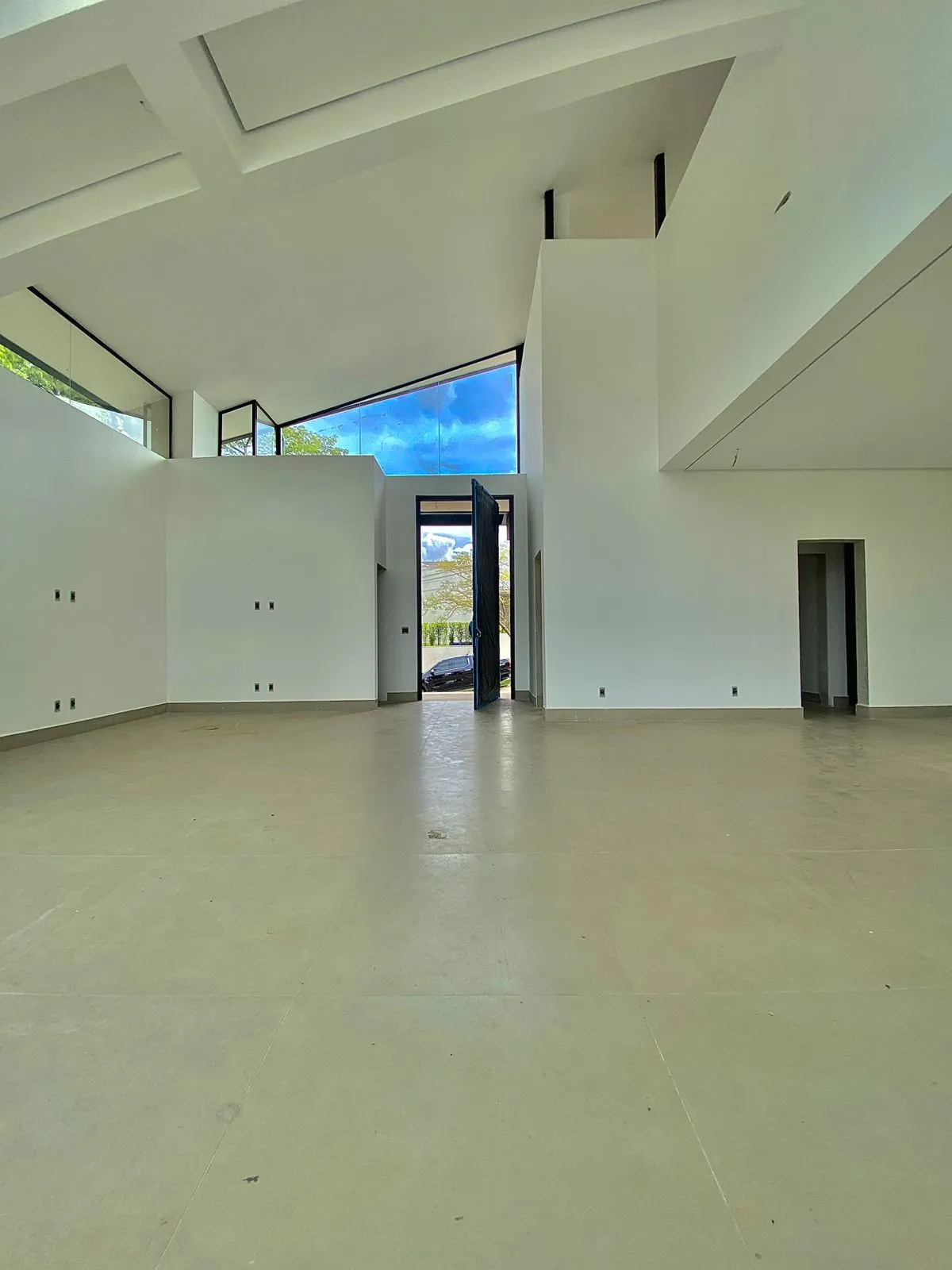 Casa de Alto Padrão à Venda com 3 suítes sendo 1 master e piscina com vista para área preservada, 256m² no Condomínio Renaissance em Sorocaba/SP