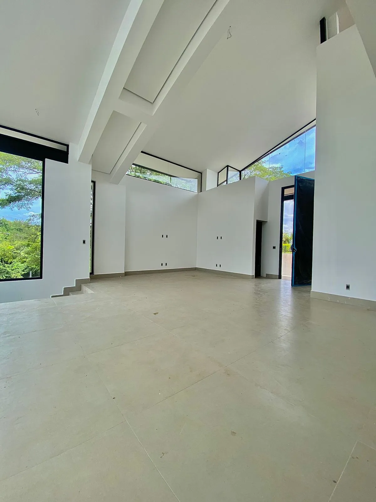 Casa de Alto Padrão à Venda com 3 suítes sendo 1 master e piscina com vista para área preservada, 256m² no Condomínio Renaissance em Sorocaba/SP