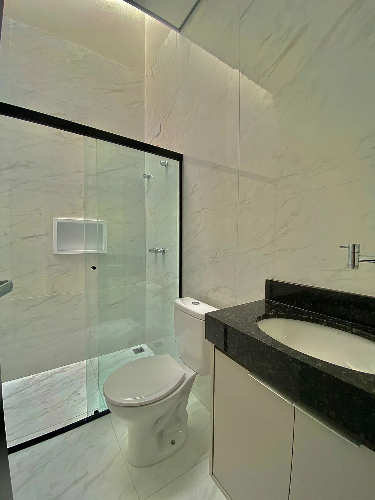 Casa Térrea de Alto Padrão à Venda com 3 suítes sendo 1 master e ampla área gourmet com piscina, 200m² no Condomínio Renaissance em Sorocaba/SP