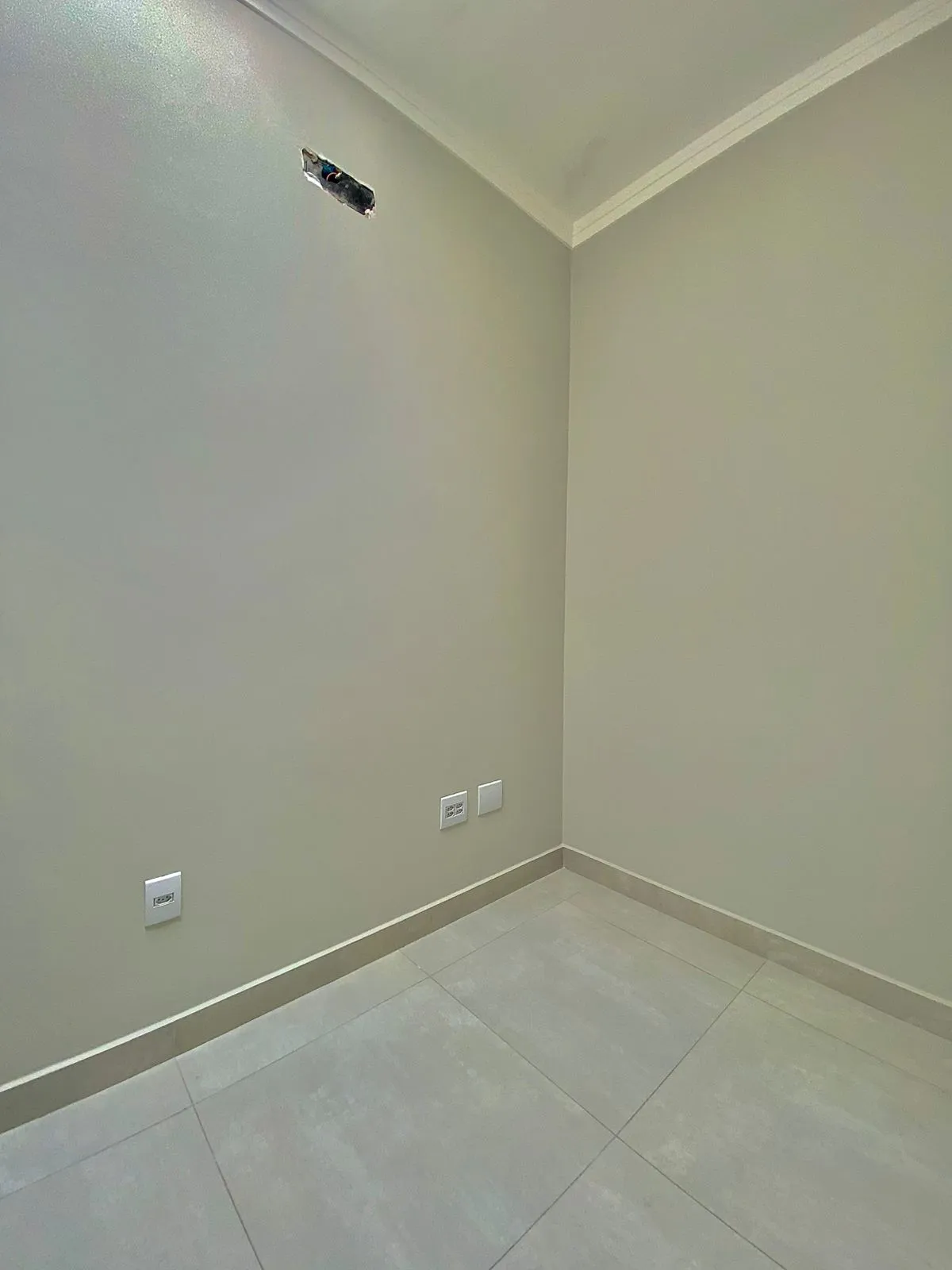 Casa Térrea de Alto Padrão à Venda com 3 suítes sendo 1 master e ampla área gourmet com piscina, 200m² no Condomínio Renaissance em Sorocaba/SP