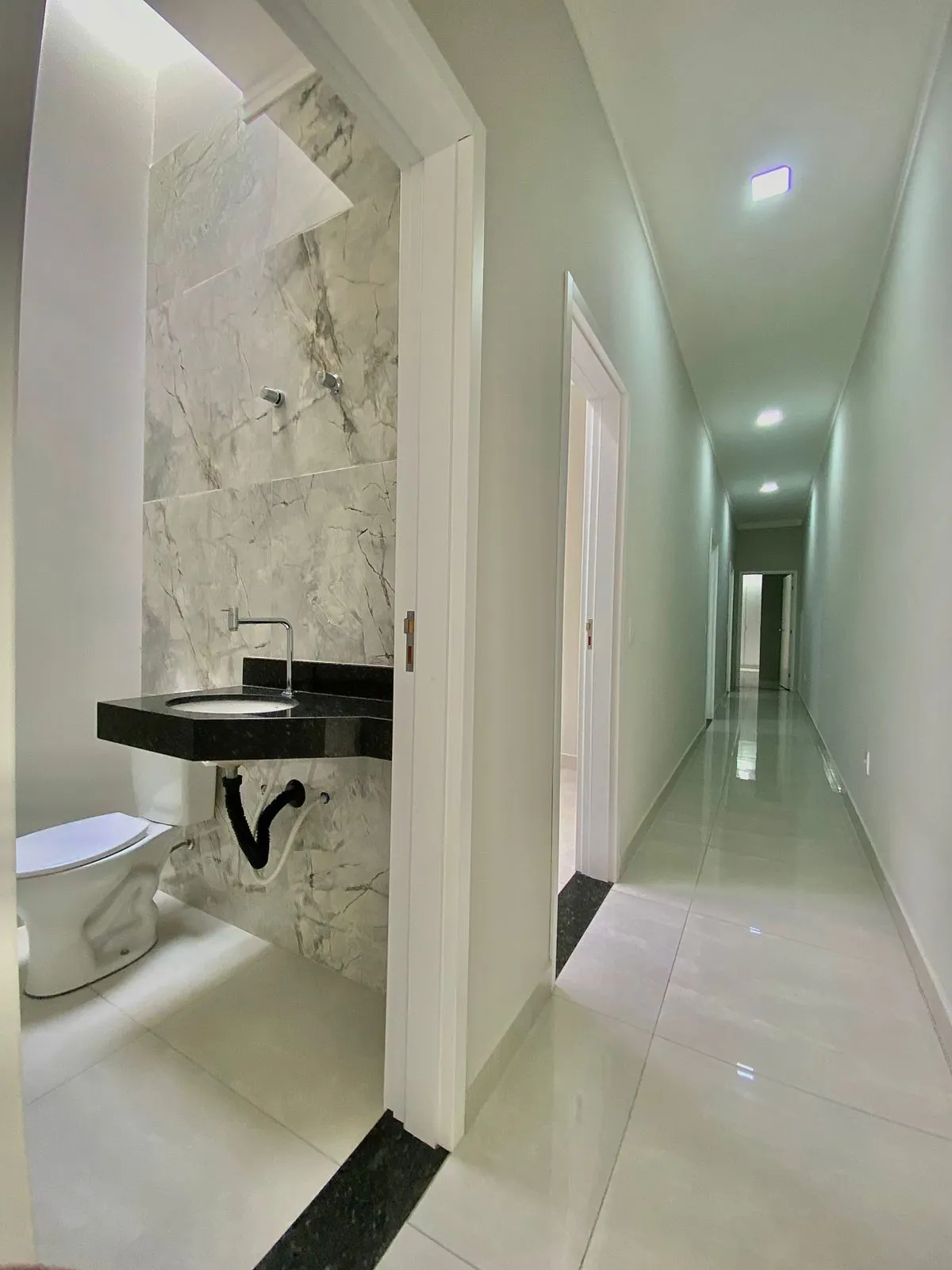 Casa Térrea de Alto Padrão à Venda com 3 suítes sendo 1 master e ampla área gourmet com piscina, 200m² no Condomínio Renaissance em Sorocaba/SP