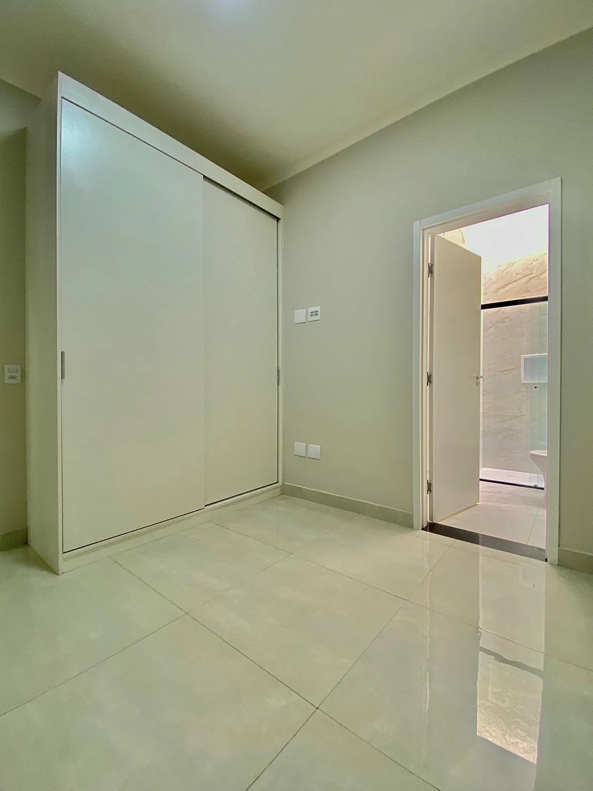 Casa Térrea de Alto Padrão à Venda com 3 suítes sendo 1 master e ampla área gourmet com piscina, 200m² no Condomínio Renaissance em Sorocaba/SP