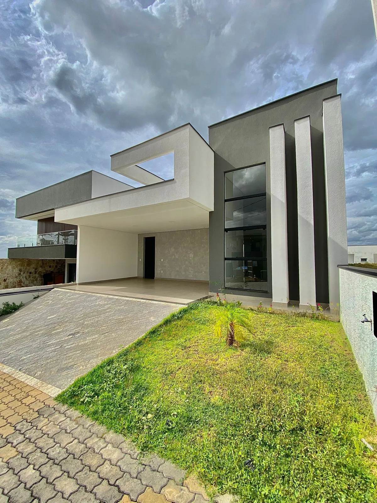 Casa Térrea de Alto Padrão à Venda com 3 suítes sendo 1 master e ampla área gourmet com piscina, 200m² no Condomínio Renaissance em Sorocaba/SP
