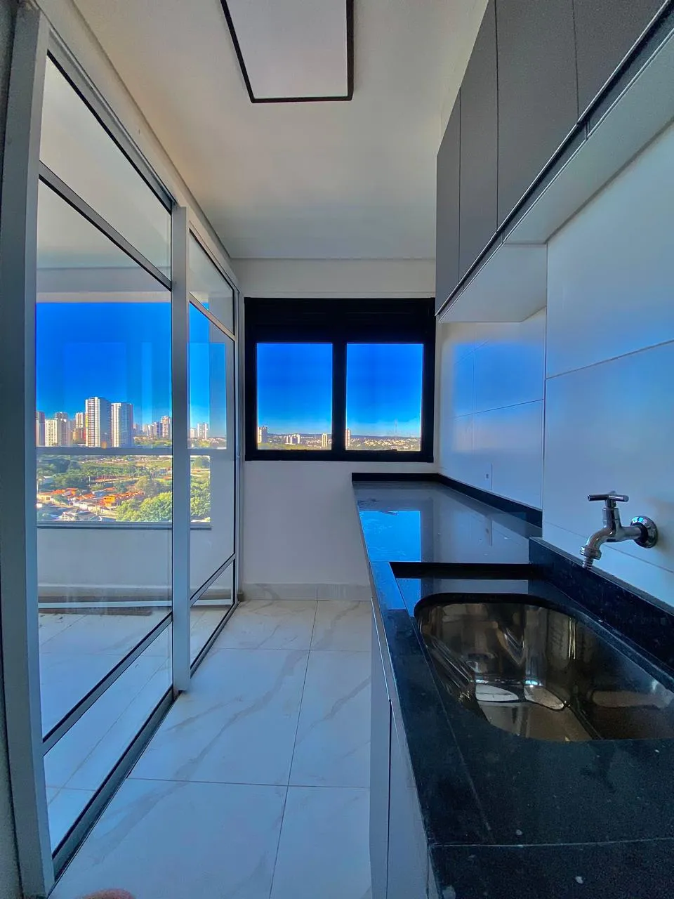 Apartamento à Venda com 3 dormitórios sendo 1 suíte e acabamento moderno, 69m² no Condomínio Residencial Golden House em Sorocaba/SP