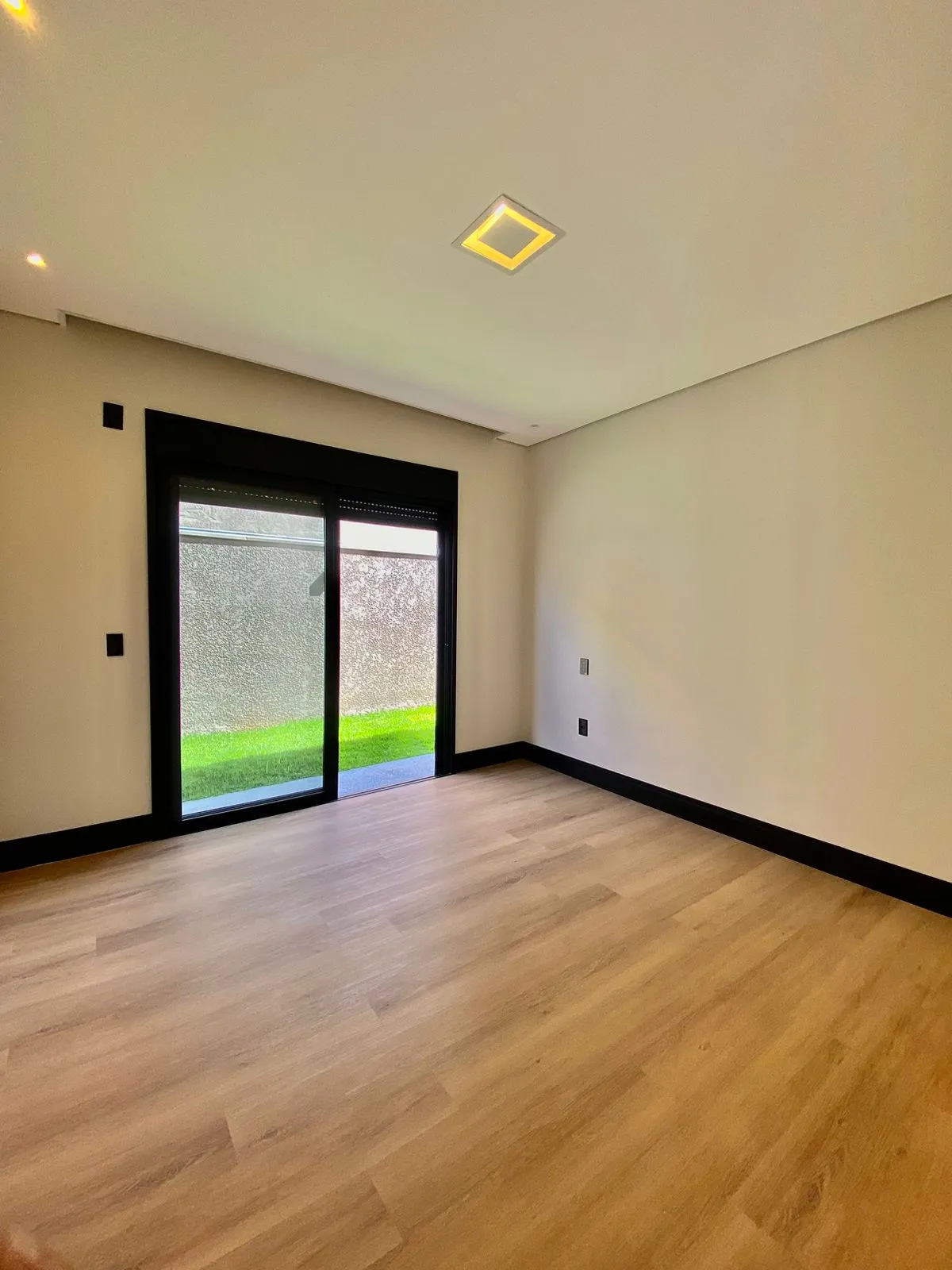 Casa Térrea à Venda com 3 suítes sendo 1 master com closet, área gourtmet com piscina e terraço, 403m² no Condomínio Fazenda Jequitibá em Sorocaba/SP