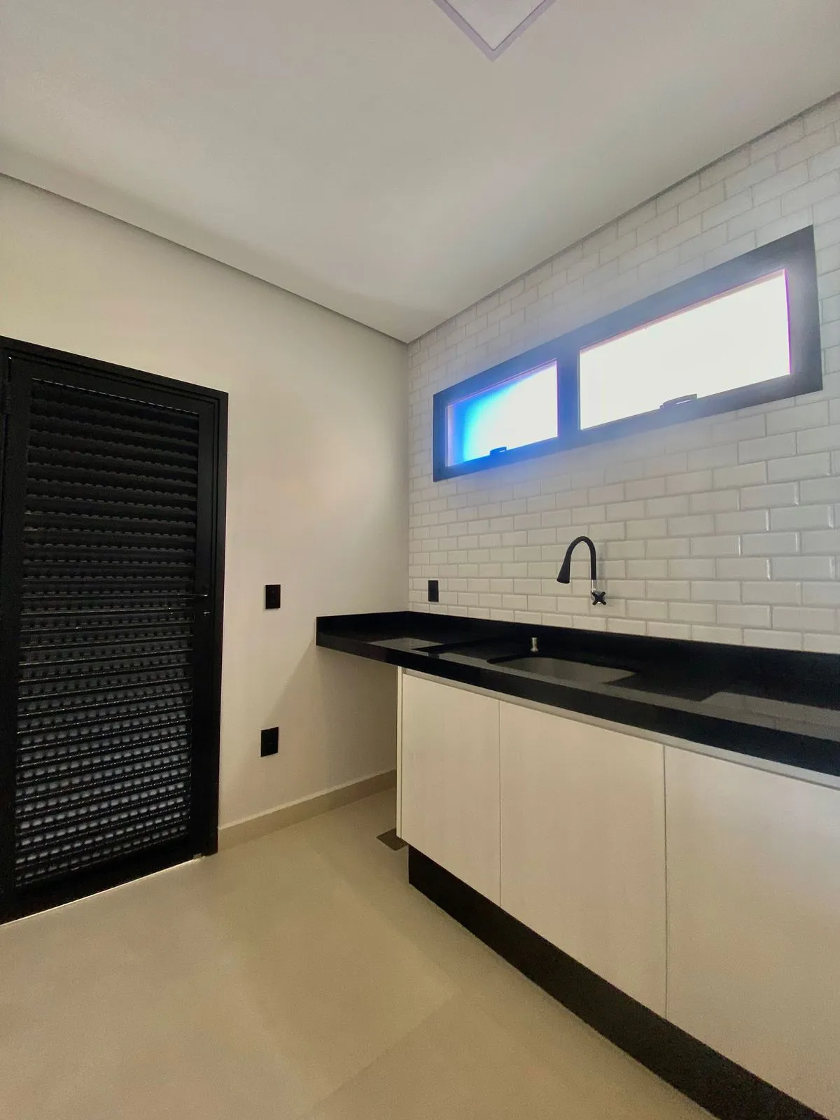 Casa Térrea à Venda com 3 suítes sendo 1 master com closet, área gourtmet com piscina e terraço, 403m² no Condomínio Fazenda Jequitibá em Sorocaba/SP