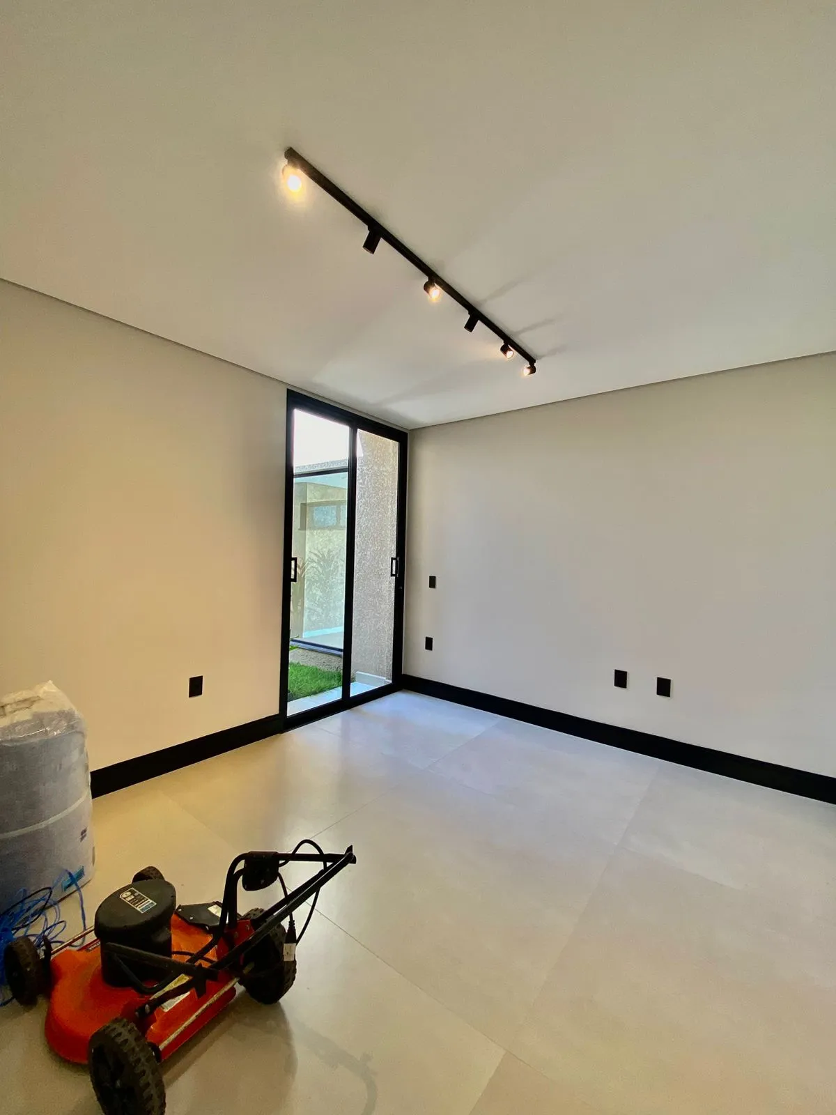 Casa Térrea à Venda com 3 suítes sendo 1 master com closet, área gourtmet com piscina e terraço, 403m² no Condomínio Fazenda Jequitibá em Sorocaba/SP