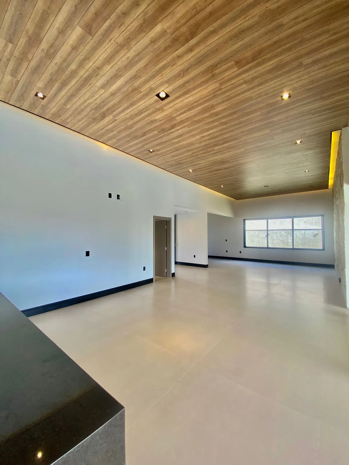 Casa Térrea à Venda com 3 suítes sendo 1 master com closet, área gourtmet com piscina e terraço, 403m² no Condomínio Fazenda Jequitibá em Sorocaba/SP