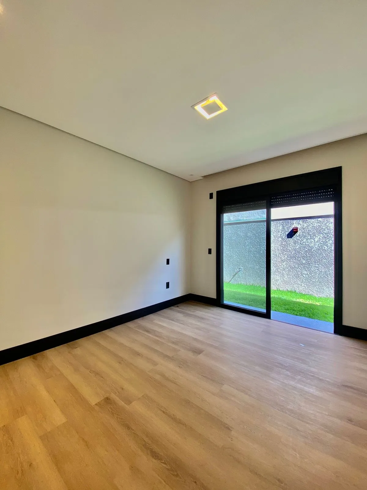 Casa Térrea à Venda com 3 suítes sendo 1 master com closet, área gourtmet com piscina e terraço, 403m² no Condomínio Fazenda Jequitibá em Sorocaba/SP