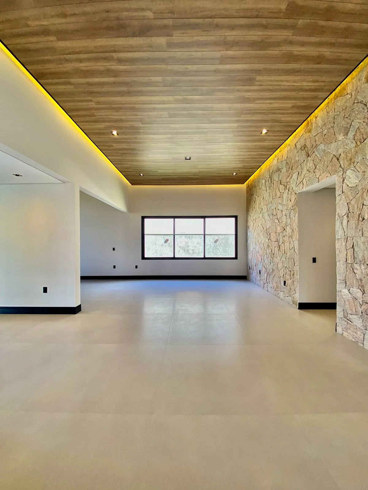 Casa Térrea à Venda com 3 suítes sendo 1 master com closet, área gourtmet com piscina e terraço, 403m² no Condomínio Fazenda Jequitibá em Sorocaba/SP