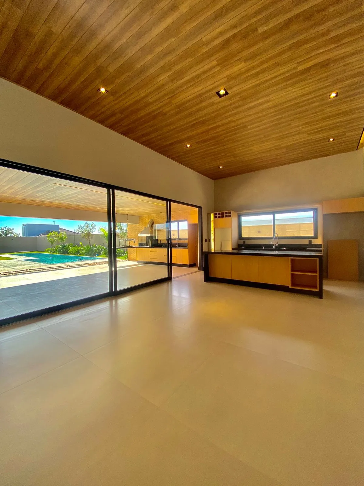 Casa Térrea à Venda com 3 suítes sendo 1 master com closet, área gourtmet com piscina e terraço, 403m² no Condomínio Fazenda Jequitibá em Sorocaba/SP