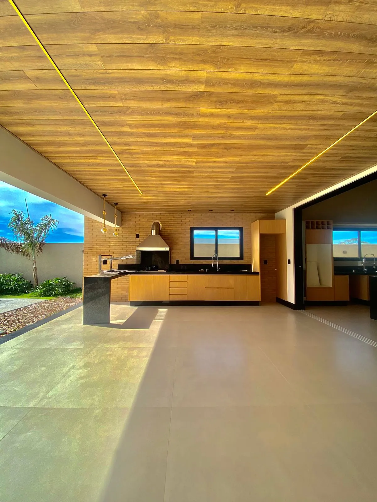Casa Térrea à Venda com 3 suítes sendo 1 master com closet, área gourtmet com piscina e terraço, 403m² no Condomínio Fazenda Jequitibá em Sorocaba/SP