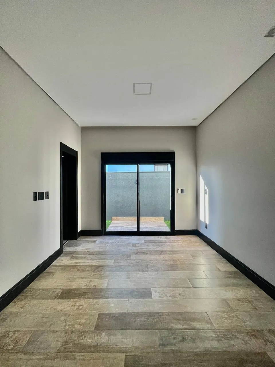 Sobrado à Venda Mobiliada com 3 suítes sendo 1 master com closet, escritório e área gourmet com piscina, 313m² no Condomínio Alphaville Nova Esplanada 4 em Votorantim/SP
