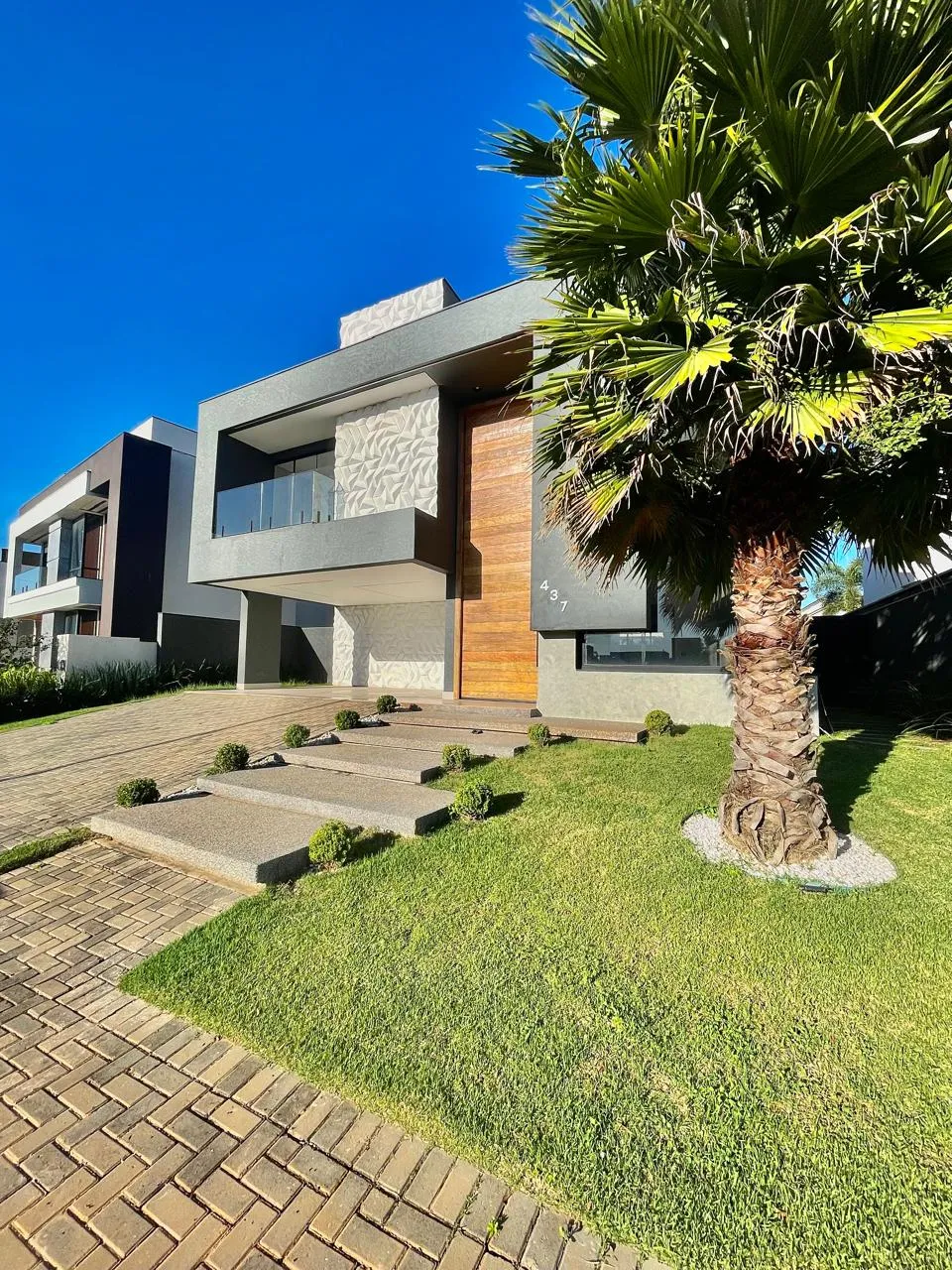 Sobrado à Venda Mobiliada com 3 suítes sendo 1 master com closet, escritório e área gourmet com piscina, 313m² no Condomínio Alphaville Nova Esplanada 4 em Votorantim/SP